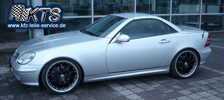 Schwarze Alufelgen auf Mercedes SLK